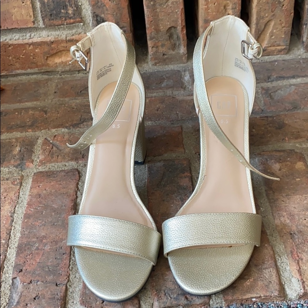Gap gold block heels NWOT
